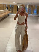 Conjunto Feminino Casual Primavera 2026: Camisola Estampada com Recortes Laterais e Alças Finas e Calça Pantalona - Moda Boho Elegante